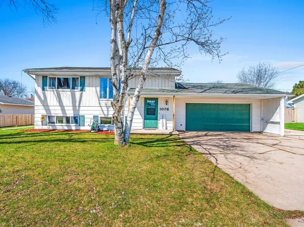 1076 Goss Ave, Menasha, WI 54952