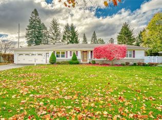 3 Greenbriar Dr, Rochester, NY 14624