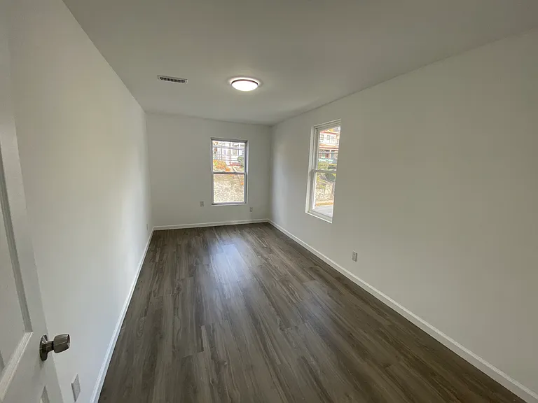 326 E Main St #1 — Photo 3