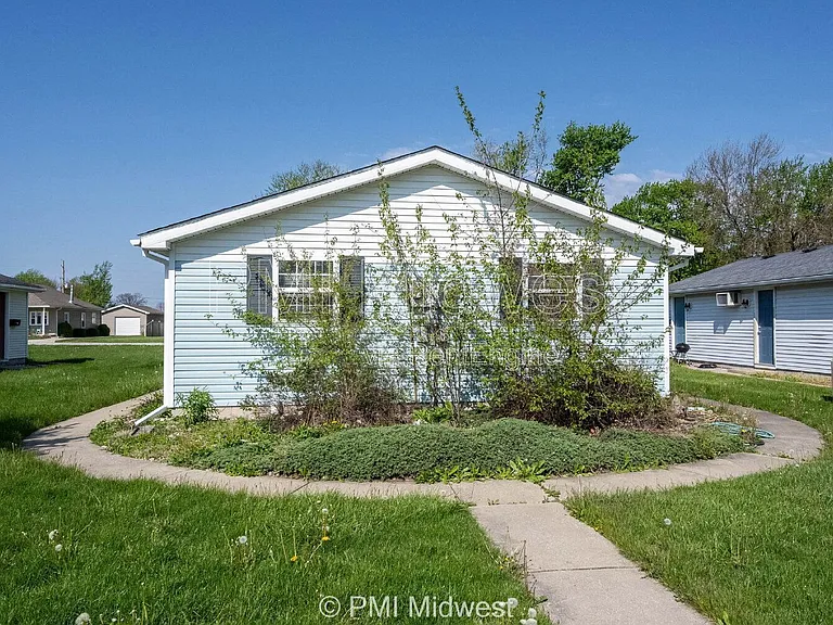 1708 S Market St — Photo 14