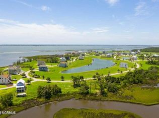 647 Cannonsgate Dr #414, Newport, NC 28570
