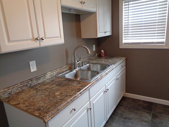4th image of 69 Patricia Ln