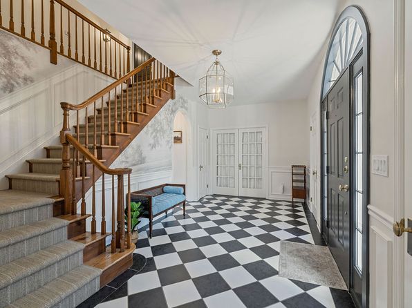 6 Vivian Pl