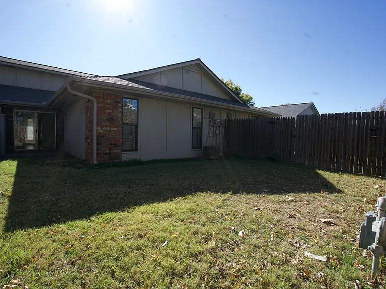 Backyard: Fully fenced private yard