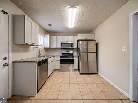 2nd image of 3738 Larkspur Ter