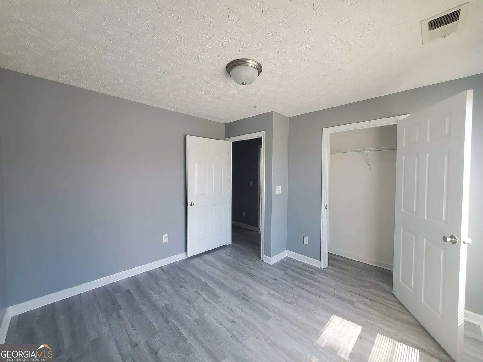 3 bed, 2.0 bath, 1292 sqft, $1,550 — Photo 2