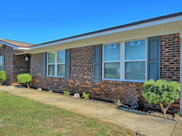 829 Miles Dr — Photo 2
