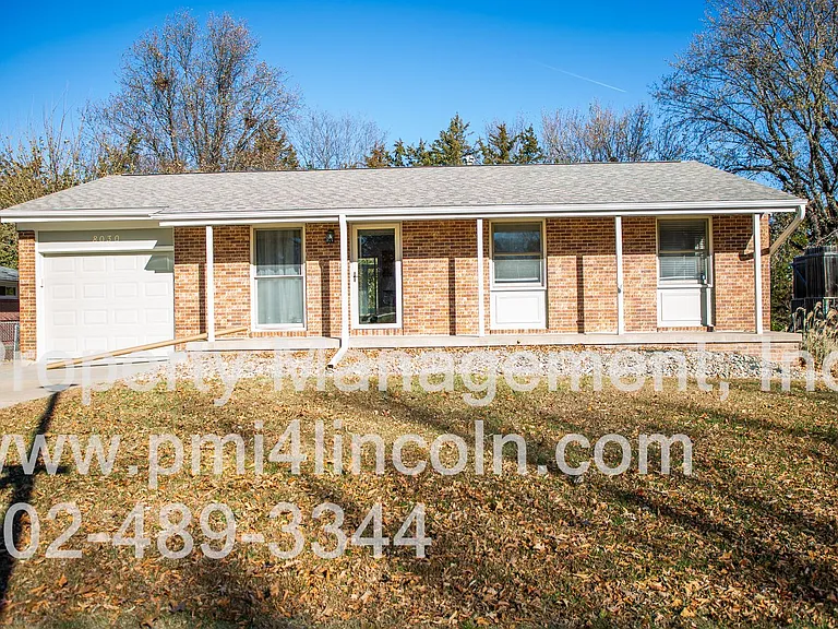 8030 N Hazelwood Dr — Photo 2