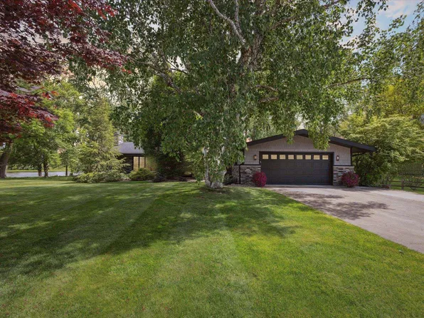 54140 Eastview Dr, Bristol, IN 46507