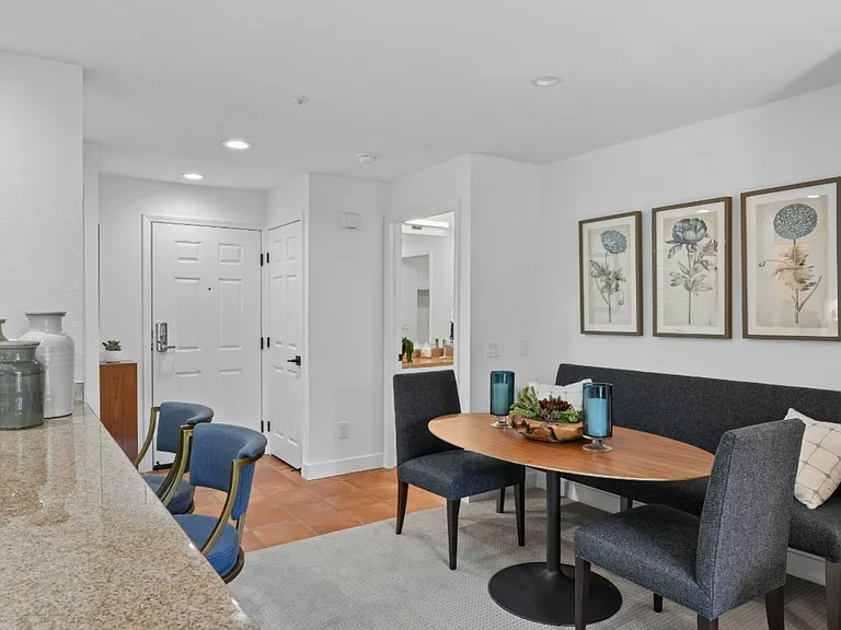 Marlin Cove Apartments — Photo 25