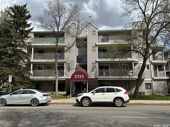 2nd image of 2315 McIntyre St #302
