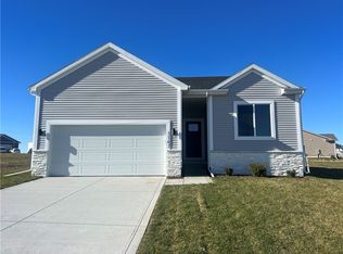 1147 Foxglove Rd, Pella, IA 50219