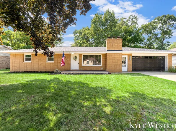 3555 Chippewa Dr, Muskegon, MI 49441