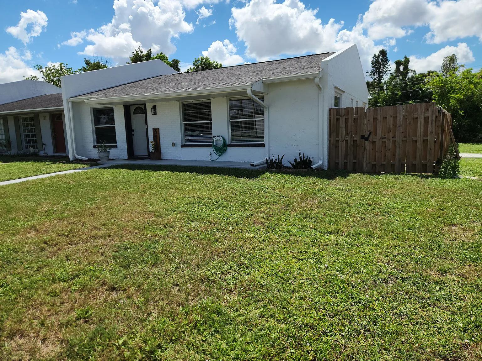 3 bed, 1296 sqft, $2,300 — Photo 2