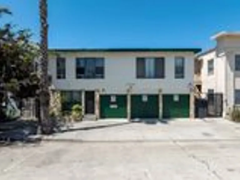 441 Linden Ave — Photo 2