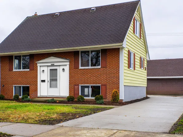 22133 Candace Dr, Rockwood, MI 48173