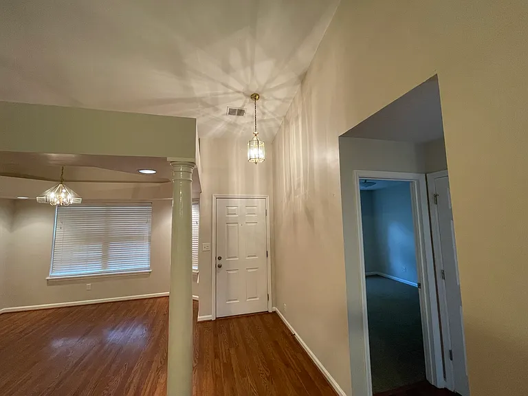 10715 Hickory Cove Ct — Photo 4