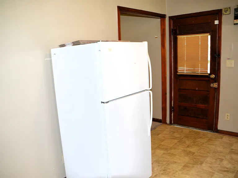 oven & refrigerator included.