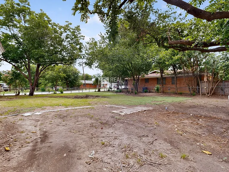 4401 Steven St — Photo 46