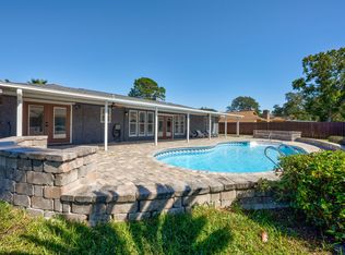 17 Pebble Beach Dr, Shalimar, FL 32579