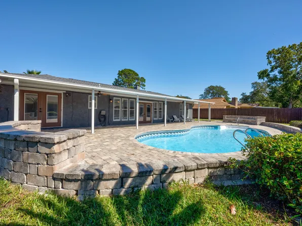 17 Pebble Beach Dr, Shalimar, FL 32579