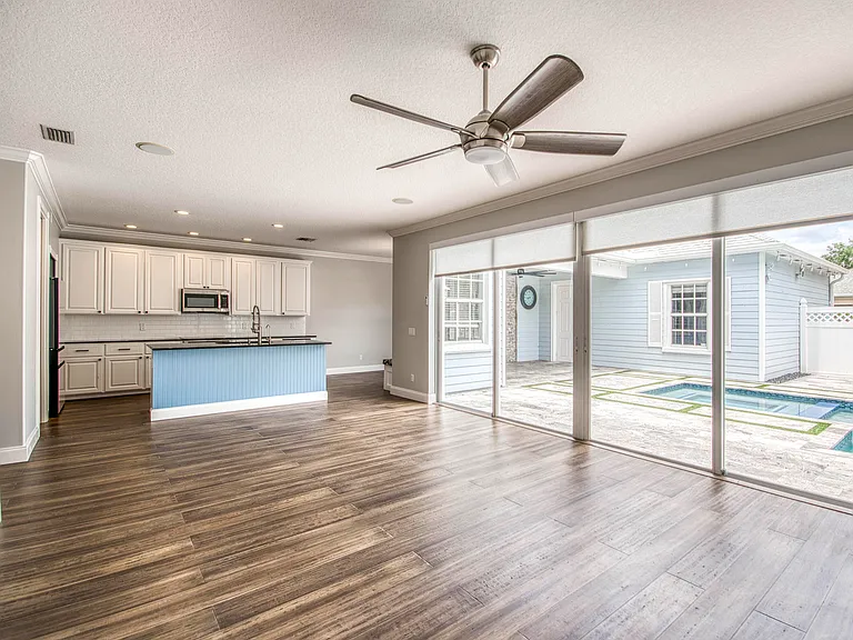 240 Poinciana Dr — Photo 10
