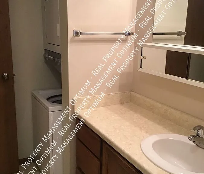 321 4th Ave N #2 — Photo 8
