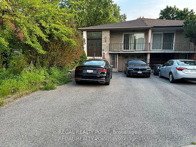 6 Harrington Cres — Photo 1