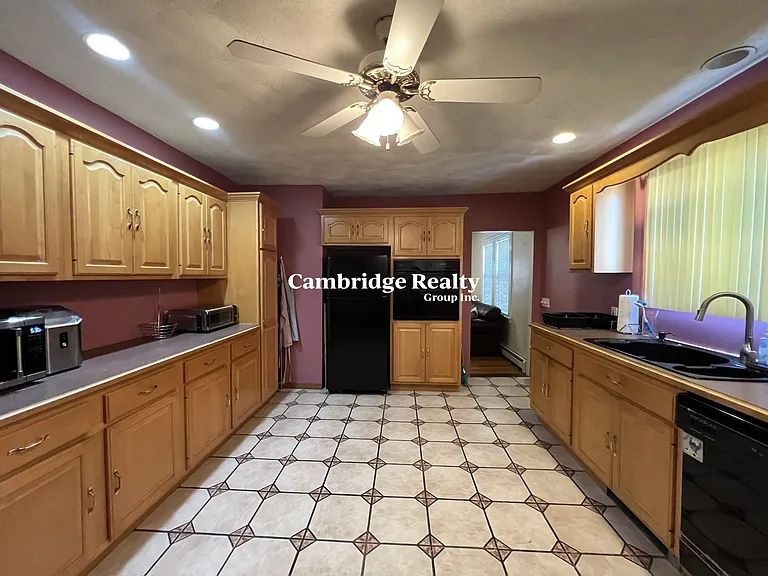 27 Willard St — Photo 8