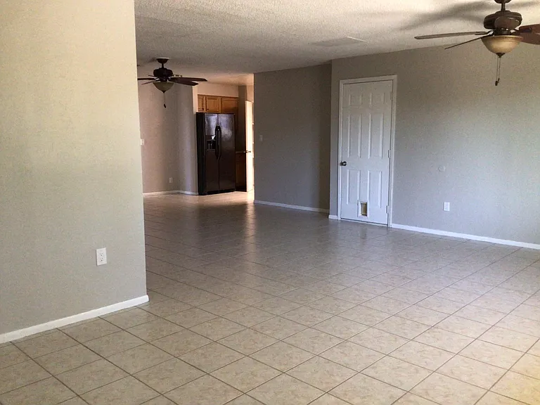 1646 N Daffodil St — Photo 5