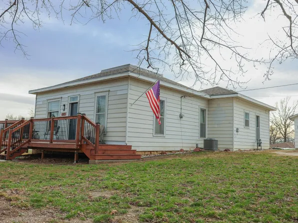 323 F St, Pawnee City, NE 68420