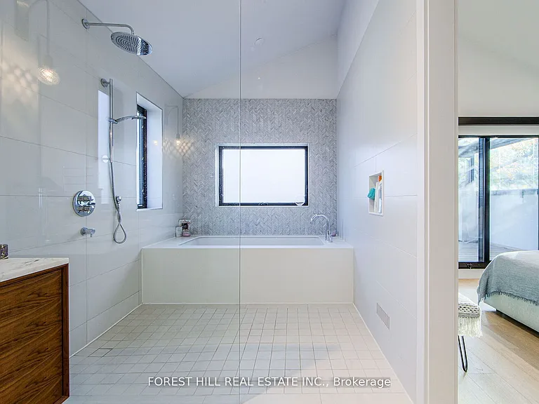 257 Manor Rd E — Photo 25