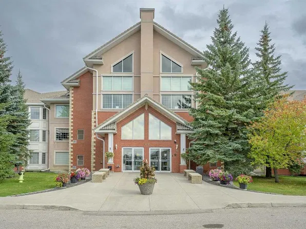 6868 Sierra Morena Blvd SW #222, Calgary, AB T3H 3R6