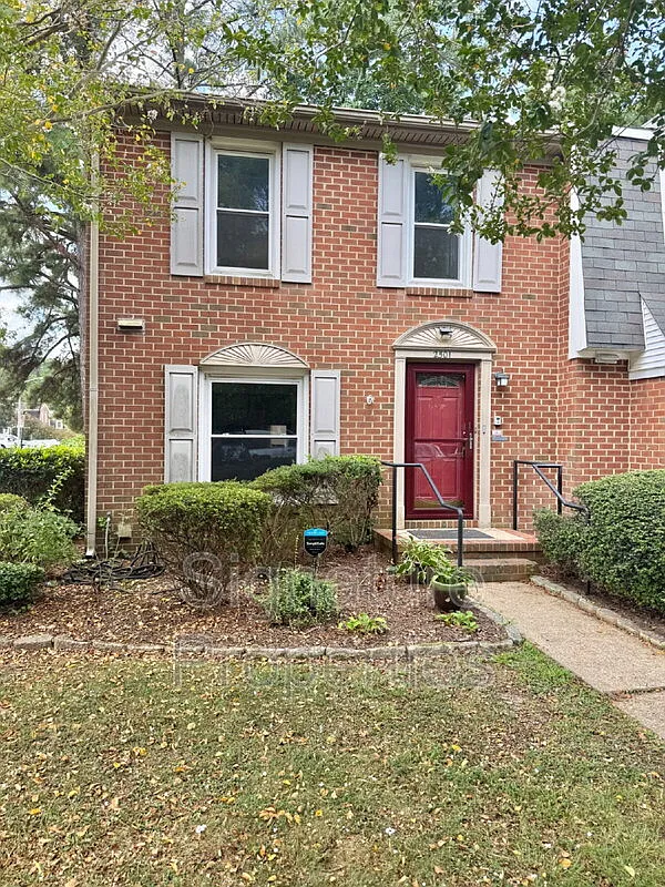 3 bed, 2.5 bath, 1280 sqft, $2,300 — Photo 1