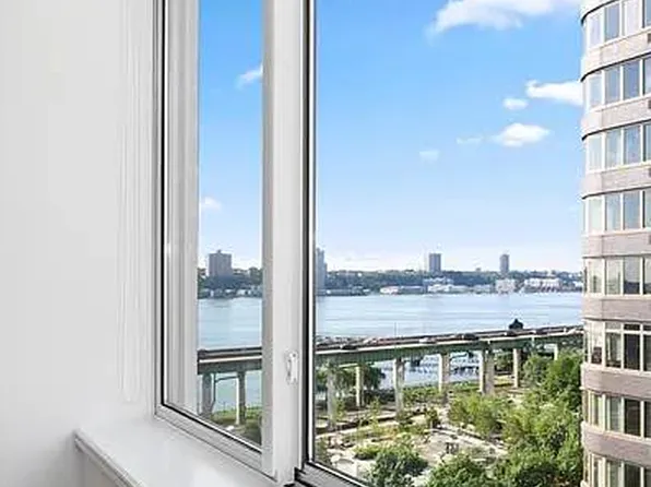 120 Riverside Boulevard 8D image 2 of 12