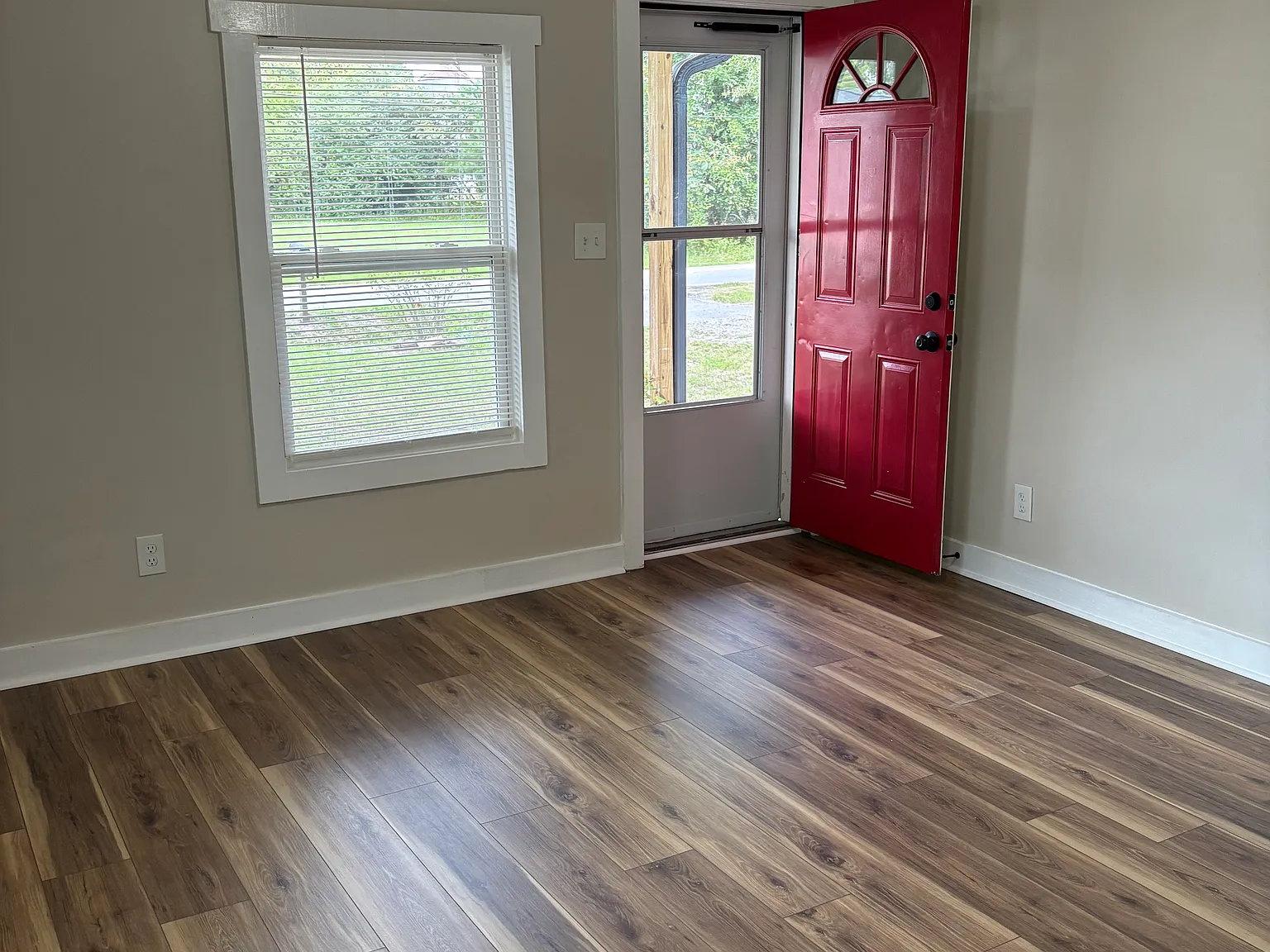 2 bed, 900 sqft, $1,100 — Photo 2