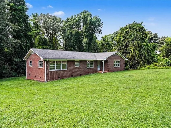 1153 Heathwood Rd, Randleman, NC 27317