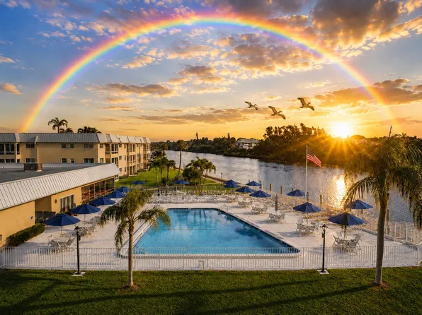 18 COLONIAL CLUB Drive #200, Boynton Beach, FL 33435