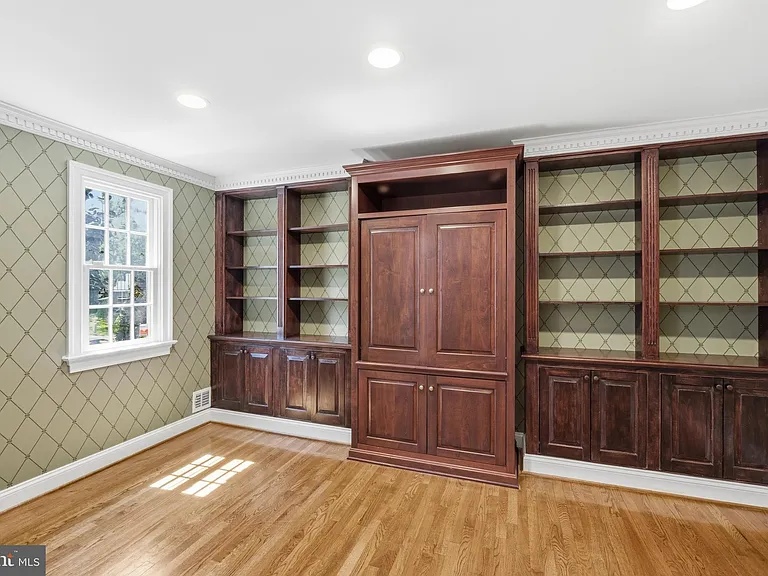 9904 Hall Rd — Photo 8