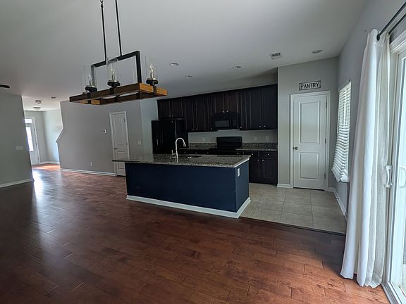 3rd image of 104 Brickway St