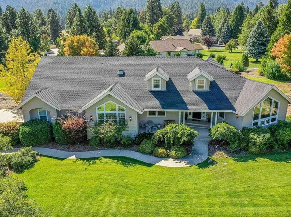 915 Mountain View Ln, Mount Shasta, CA 96067