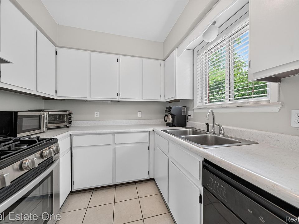 26212 Park Ct, photo 11