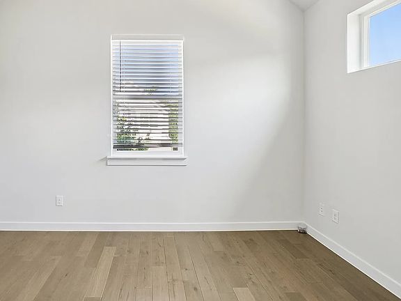 2nd image of 8264 Clifftop Ln #33-2007
