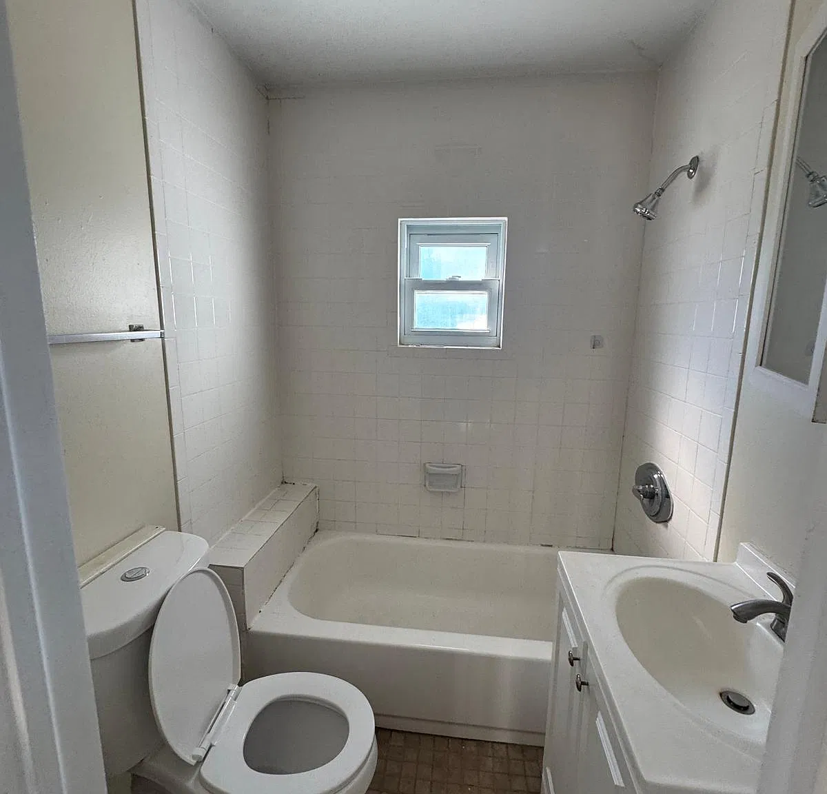 3 bed, 2178 sqft, $2,150 — Photo 2