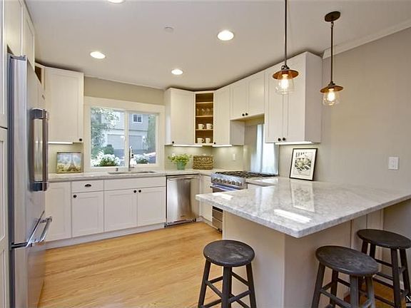 4th image of 18 Woodside Dr