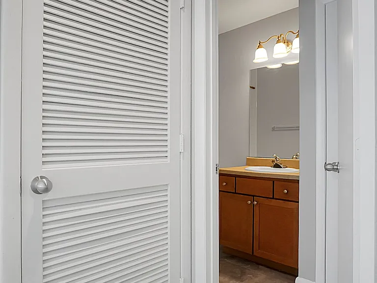 273 Alexandra Dr #11 — Photo 32