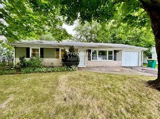 774 Fox River Rd, Valparaiso, IN 46385