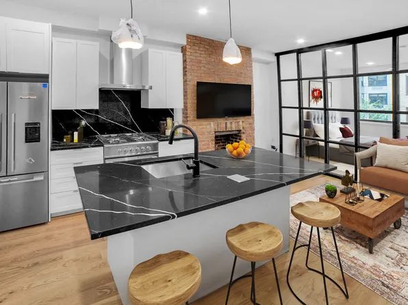 236 E 74th St #4R, New York, NY 10021