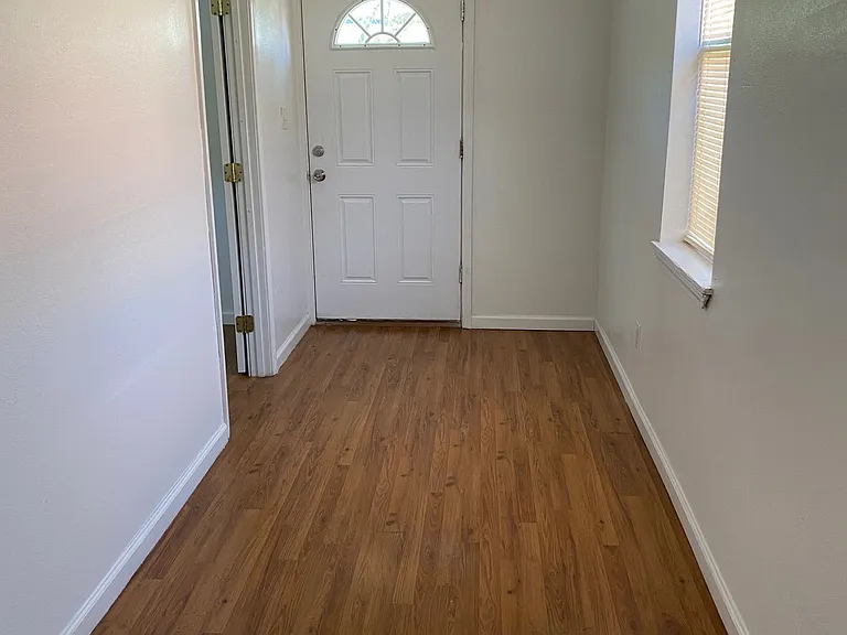 2523 Onzaga St — Photo 2