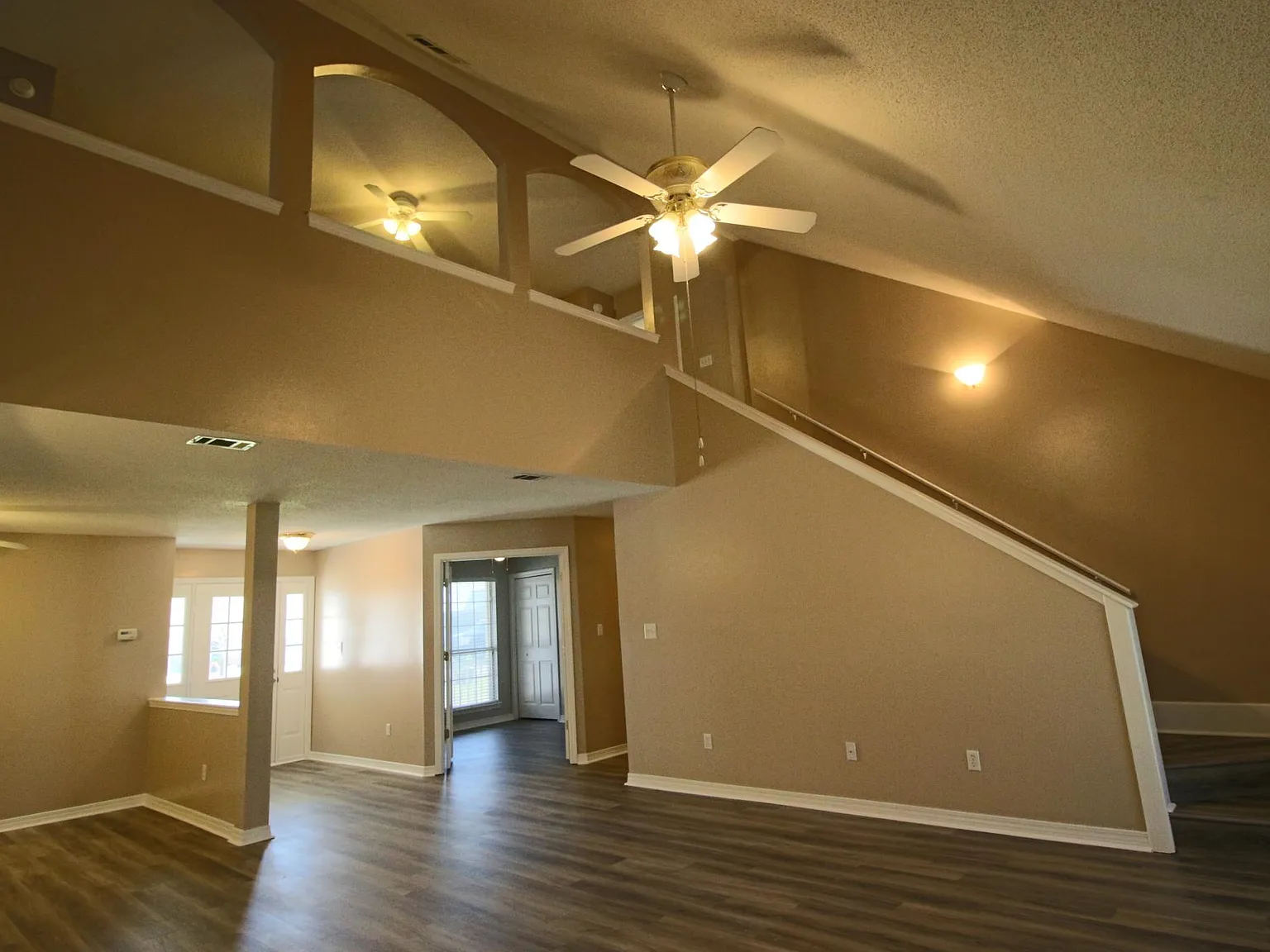 414 Whirlaway Ct — Photo 3